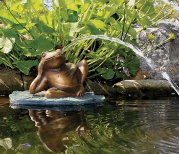 Aquascape Lazy Frog On Lily Pad Spitter W/ Pump